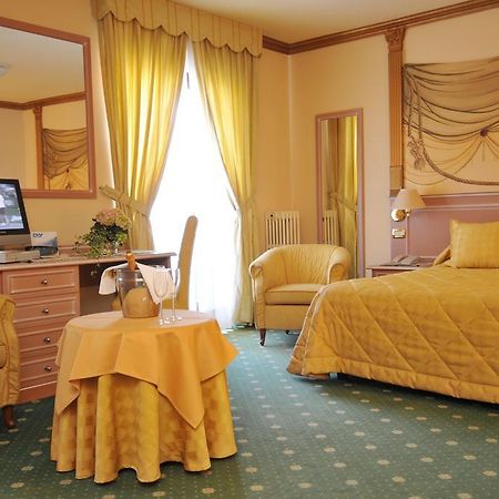 Hotel Miramonti มาดอนนาดีกัมปิโญ ภายนอก รูปภาพ