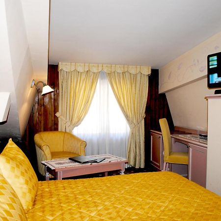 Hotel Miramonti มาดอนนาดีกัมปิโญ ภายนอก รูปภาพ