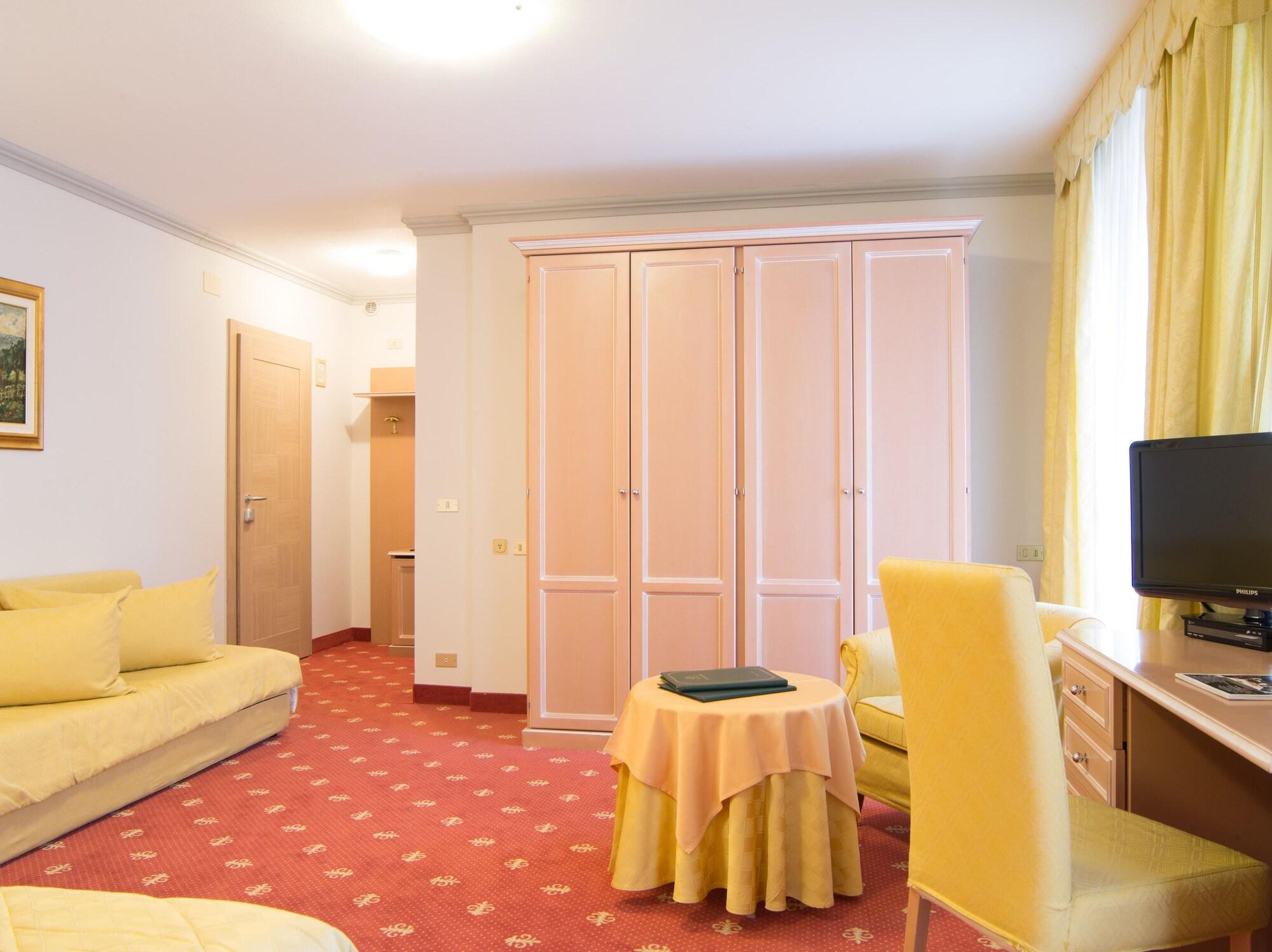 Hotel Miramonti มาดอนนาดีกัมปิโญ ภายนอก รูปภาพ