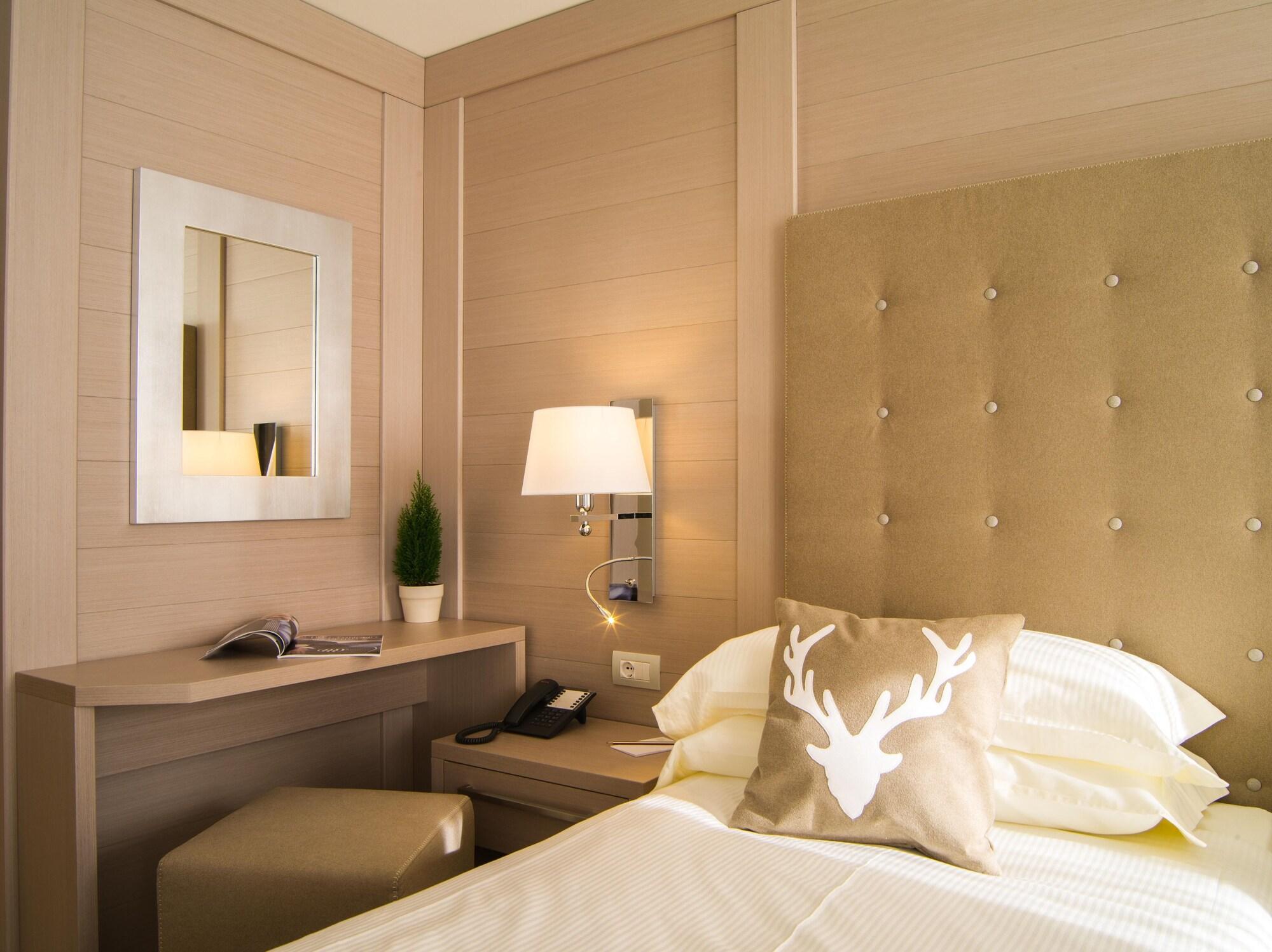 Hotel Miramonti มาดอนนาดีกัมปิโญ ภายนอก รูปภาพ