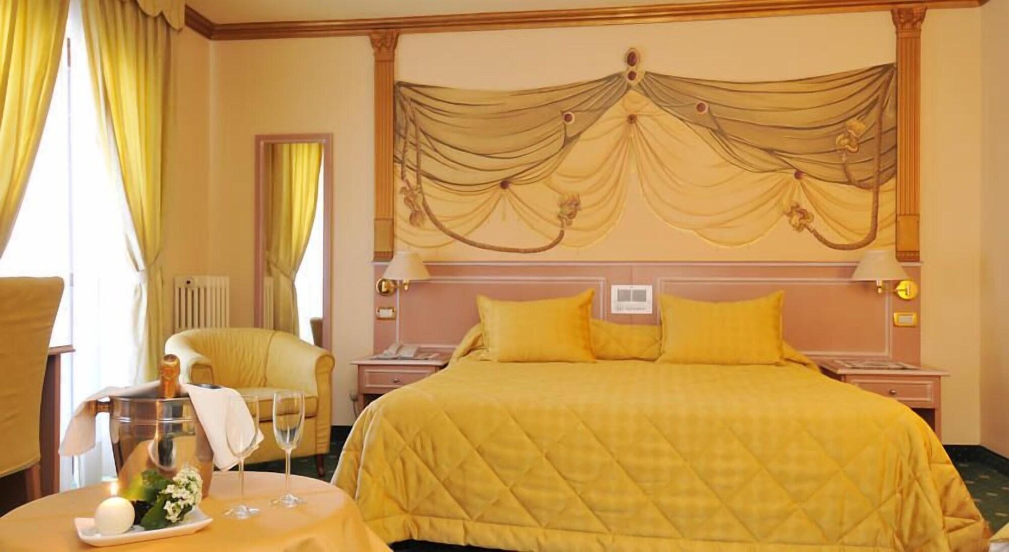 Hotel Miramonti มาดอนนาดีกัมปิโญ ภายนอก รูปภาพ