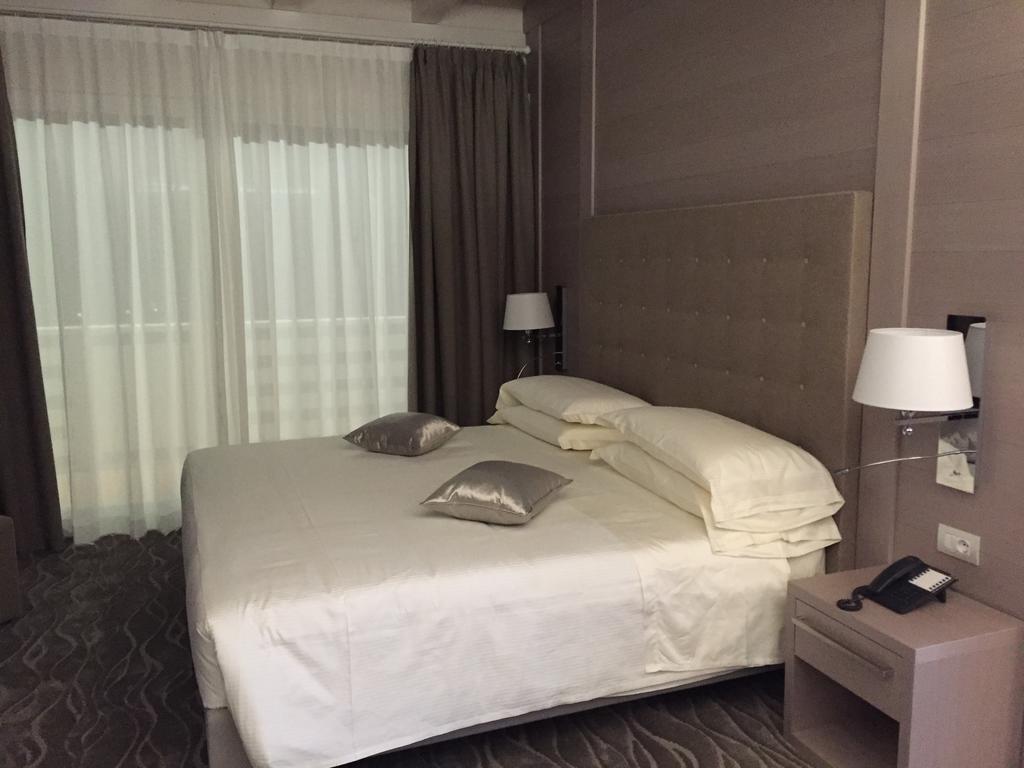 Hotel Miramonti มาดอนนาดีกัมปิโญ ภายนอก รูปภาพ