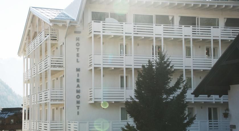 Hotel Miramonti มาดอนนาดีกัมปิโญ ภายนอก รูปภาพ