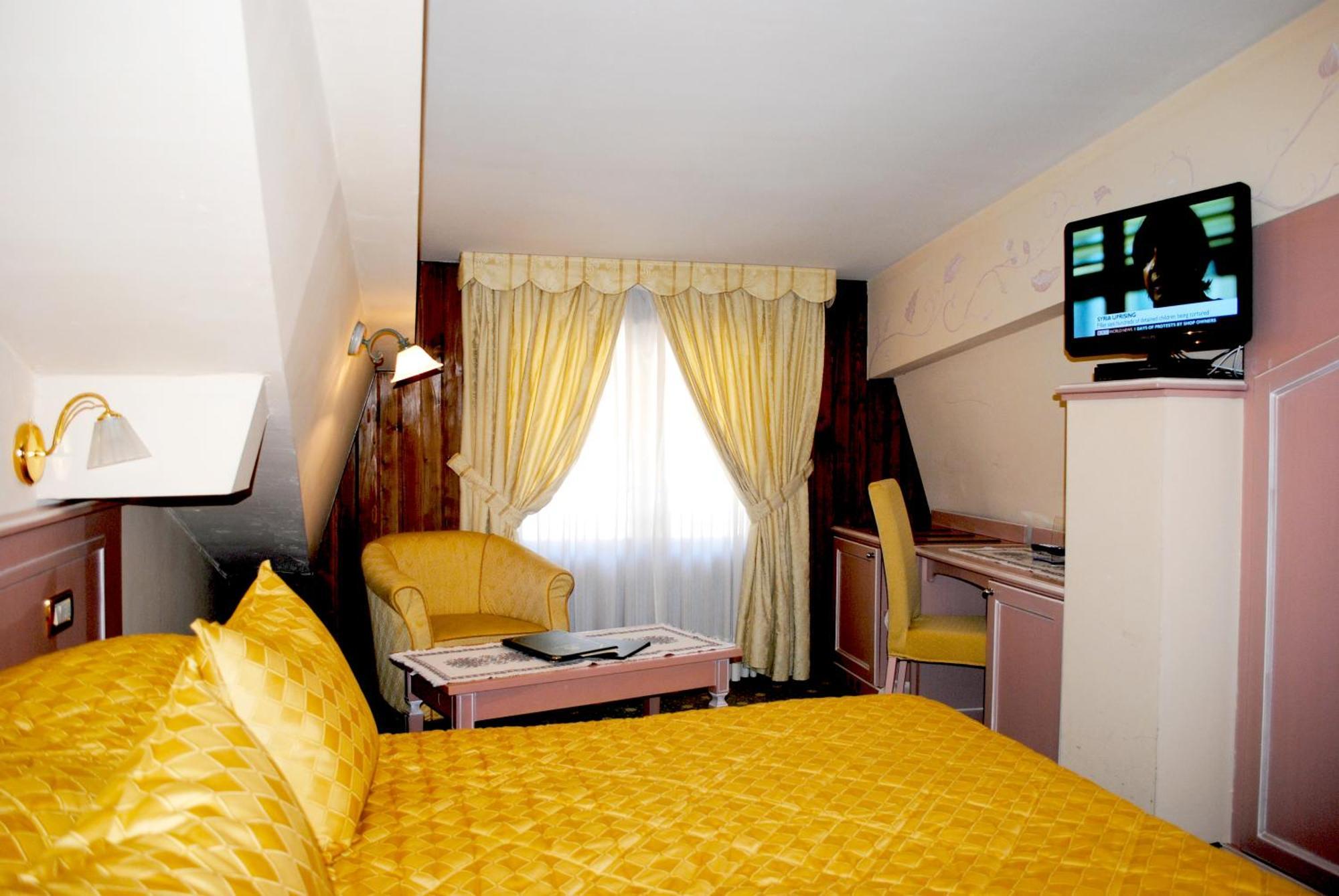 Hotel Miramonti มาดอนนาดีกัมปิโญ ภายนอก รูปภาพ